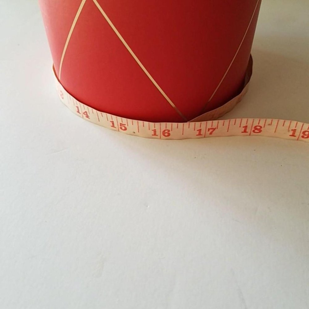 Circle Gift Box Red And Gold - Picture 5 of 8